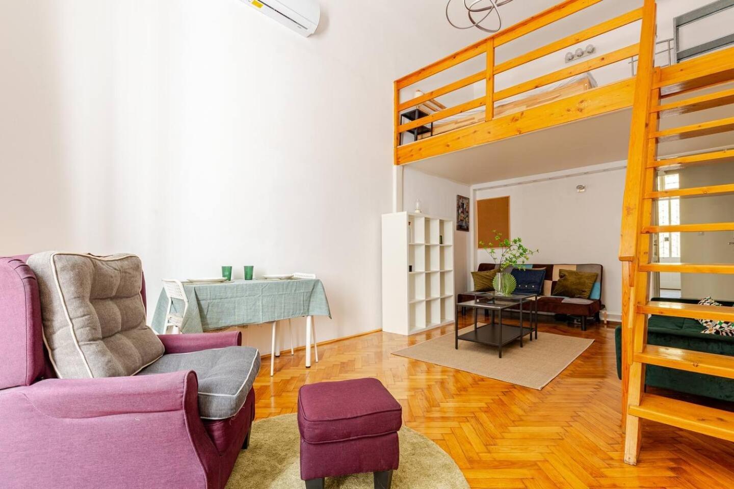 Vibrant Center Apartamento